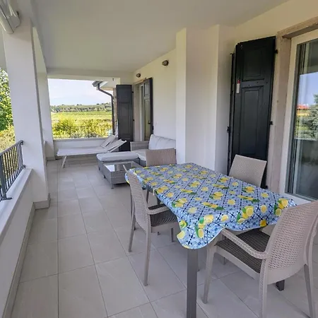 Sara Apartman Bardolino